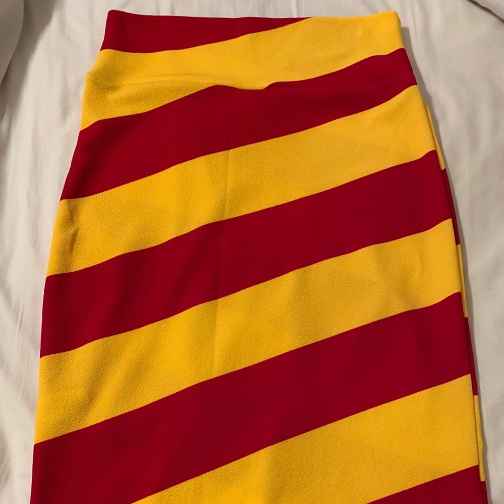 LuLaRoe Cassie Gryffindor style skirt size S